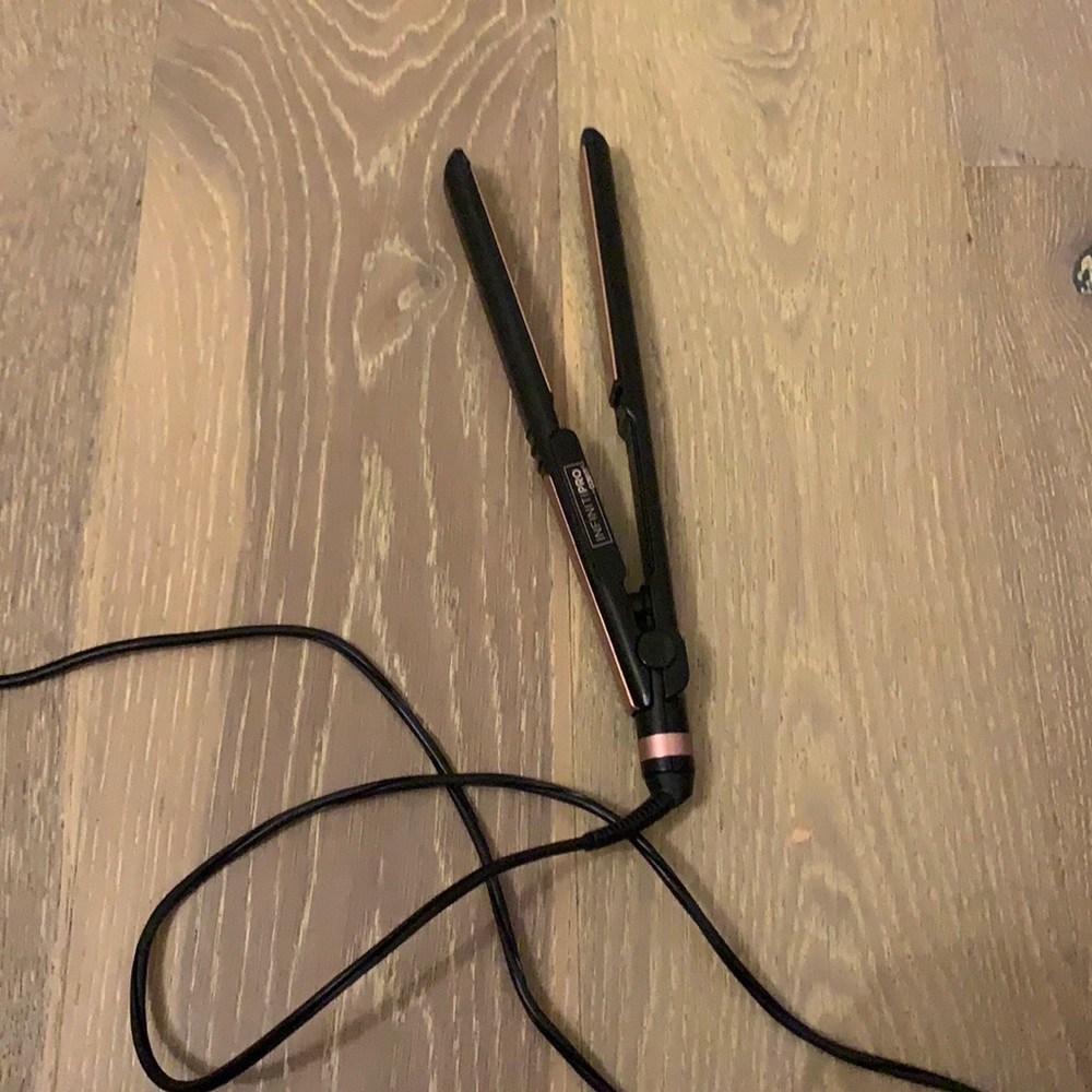 Amazing hair straightener!!